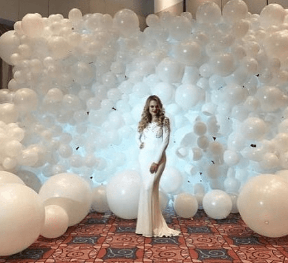 Шары на квадратный метр. Фотозона из шаров. Фотозона на свадьбу с шарами. Фотозоны из воздушных шаров. Фотозона из белых шаров.